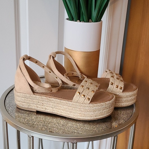 Espadrilles - Picture 2 of 4